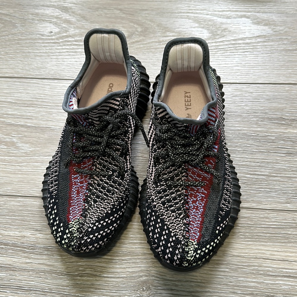 Men’s Black multicolor Yeezy size 6